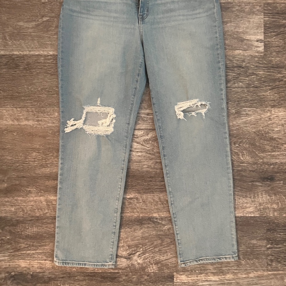 The Curvy Perfect Vintage Jean in Danby Wash: Ripped Edition - Picture 3 of 4